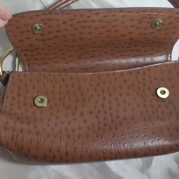 Bueno handbag with unique strap - Picture 3 of 5